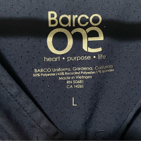 BARCO ONE AMPLIFY 3-POCKET V-NECK SCRUB TOP NAVY SIZE LARGE - Picture 5 of 6